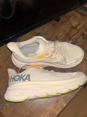 HOKA Clifton 9